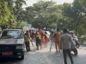 Kemacetan Parah di Jalan Panjang Jakbar, Sisa Coran Berserakan Hambat Arus Lalu Lintas