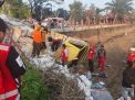 Sopir Truk Bata Ringan Terjepit 2 Jam Usai Terguling ke Sawah di Mojokerto