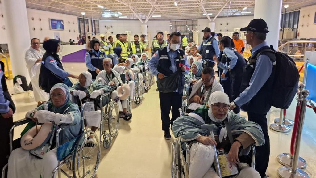 Jelang Puncak Haji 2026, PPIH Arab Saudi Terima 300 Kursi Roda untuk Jemaah Lansia dan Disabilitas