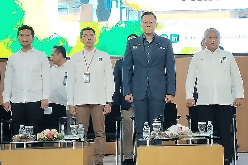 AHY Disambut Antusias Oleh Ribuan Mahasiswa Baru ITS Surabaya