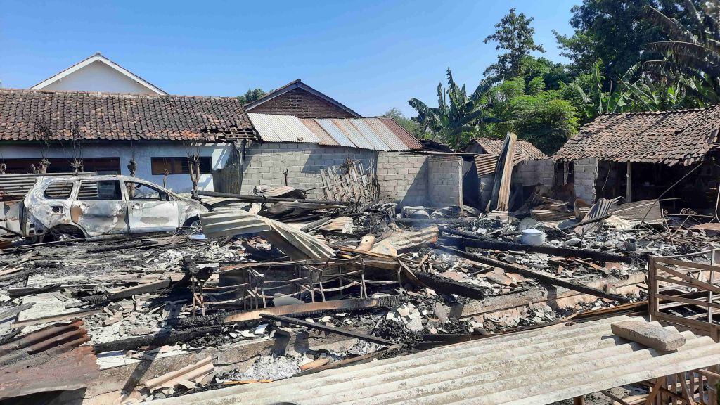 Tuduh Istri Selingkuh, Lansia Bakar Dua Rumah di Situbondo