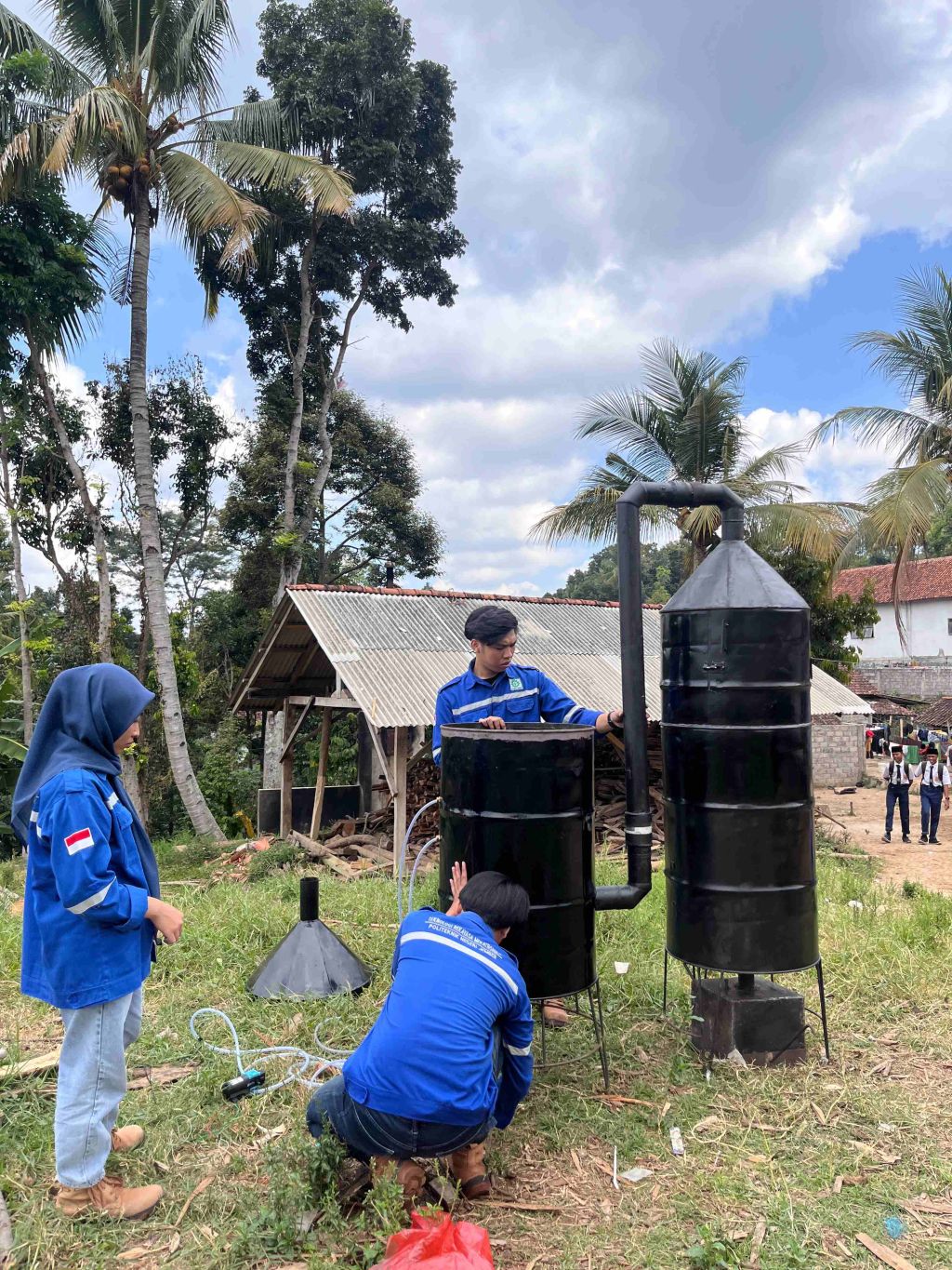 Kelompok Mahasiswa Sulap Sampah Jadi Bahan Baku Penguat Bangunan