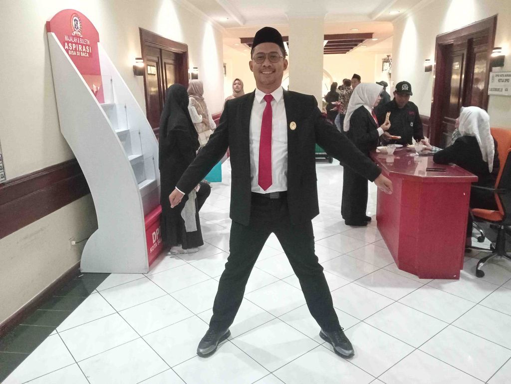 Dilantik Jadi Anggota DPRD Surabaya, Azhar Kahfi Selebrasi 'Siu' Ala Cristiano Ronaldo