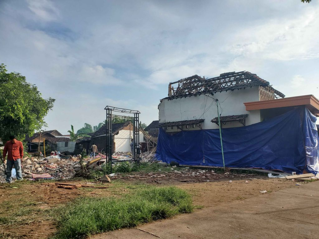 Warga Cium Aroma Menyengat saat Evakuasi Korban Ledakan Rumah di Mojokerto