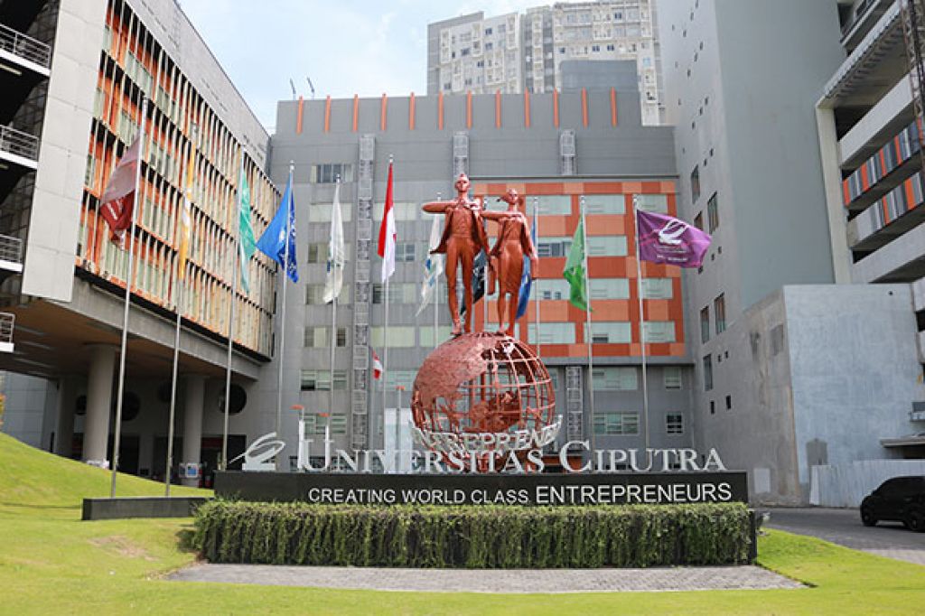 Mahasiswa UC Gaet Ribuan Sineas Internasional Lewat 4th Ciputra Film Festival