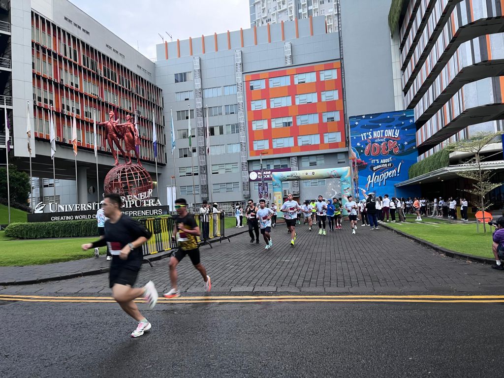Universitas Ciputra Ajak Masyarakat Surabaya Bergerak Lewat Speed to Prevent Run