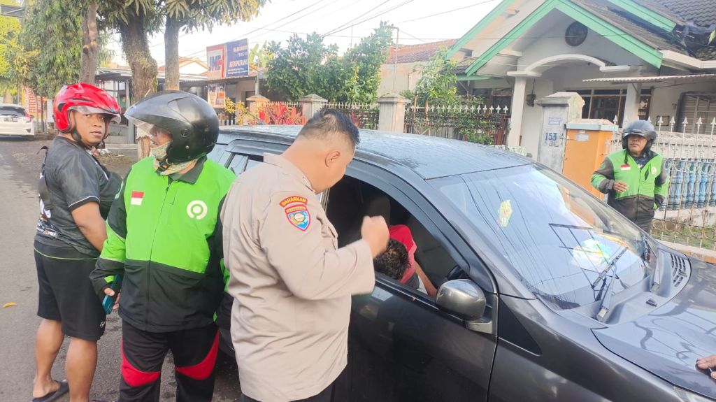 Mabuk Miras, Pria Pingsan Dalam Mobil di Jember