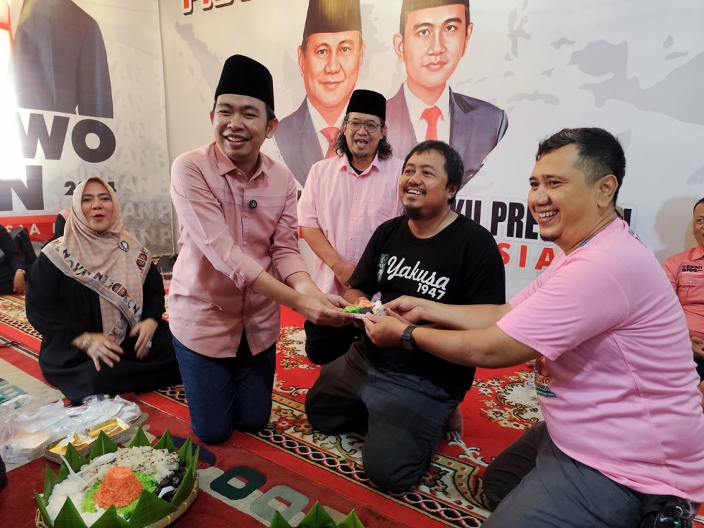 Tasyakuran Prabowo-Gibran: Gus Fawait Borong PKL, Undang Pendukung Anies dan Ganjar