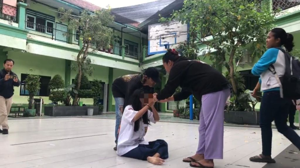 32 Siswa SMPN 4 Jember Kesurupan saat Upacara Sekolah