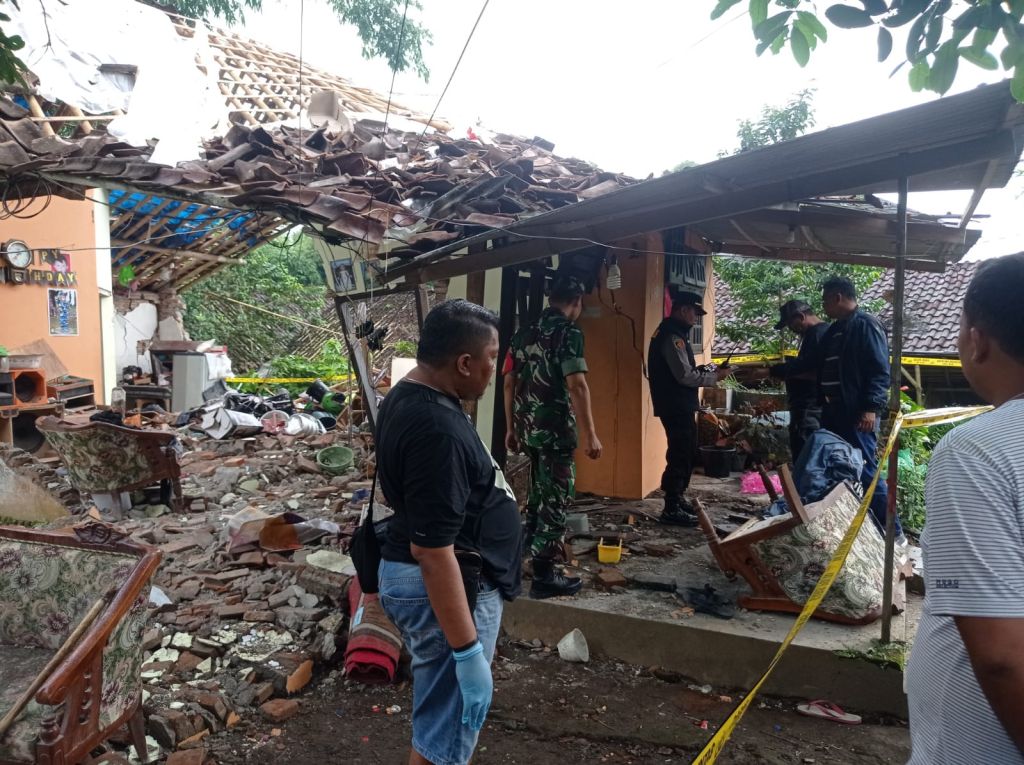 Petasan Meledak saat Dirakit, Rumah di Jember Hancur Pemilik Luka Bakar