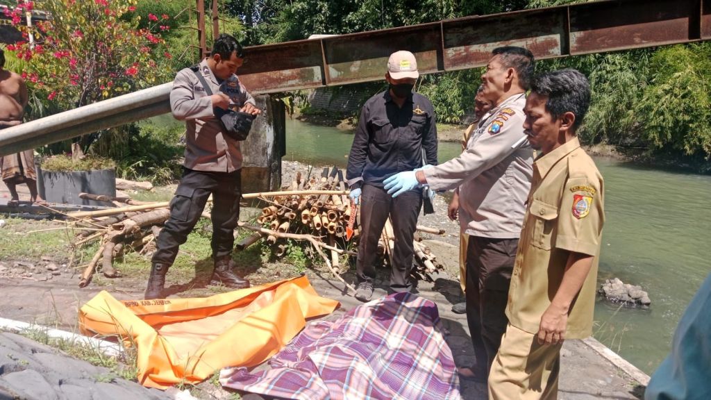 Pria Misterius Ditemukan Tewas di Bawah Jembatan Rambipuji Jember