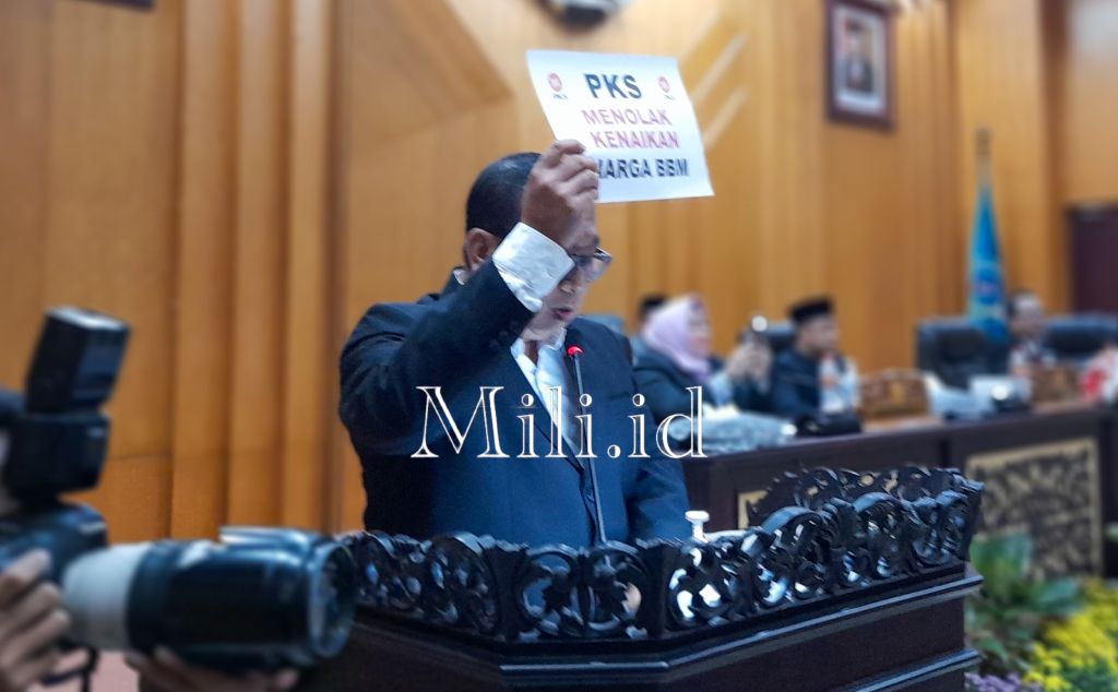Sidang Paripurna DPRD Surabaya, Diwarnai Penolakan Naiknya Harga BBM Fraksi PKS