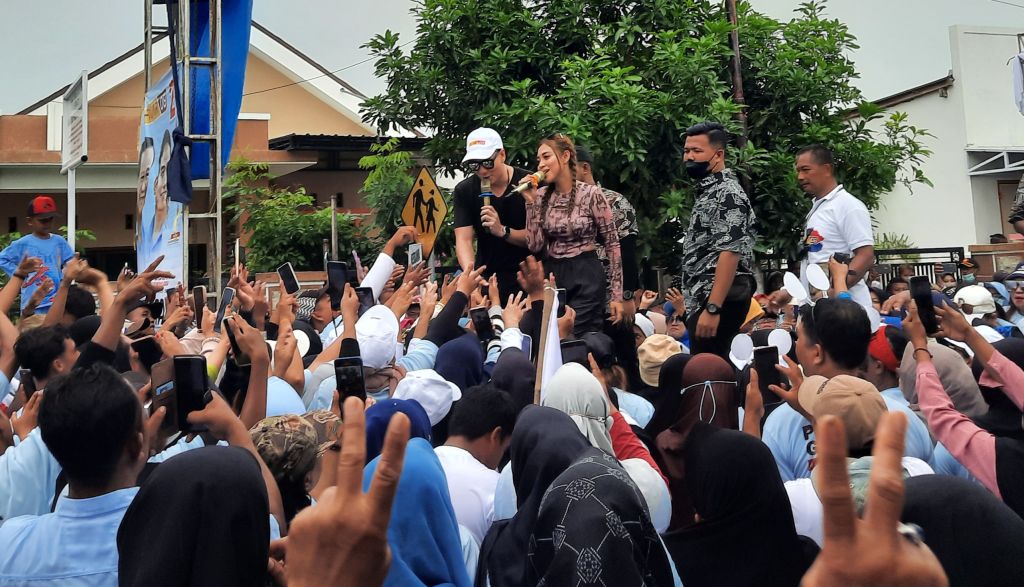 Bertrand Antolin Semarakkan Senam Gemoy Pilar 08 di Situbondo