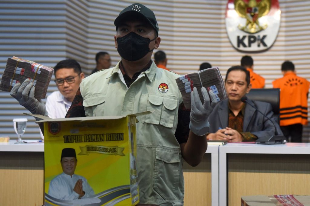 KPK OTT Pejabat Bea Cukai, Sita Uang Miliaran dan Logam Mulia 3 Kilogram