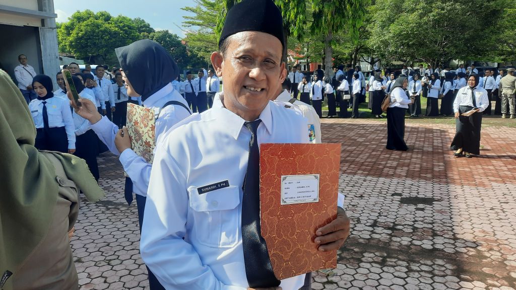 Puluhan Tahun Mengabdi, Cerita Guru di Situbondo Diangkat PPPK Diusia 56 Tahun