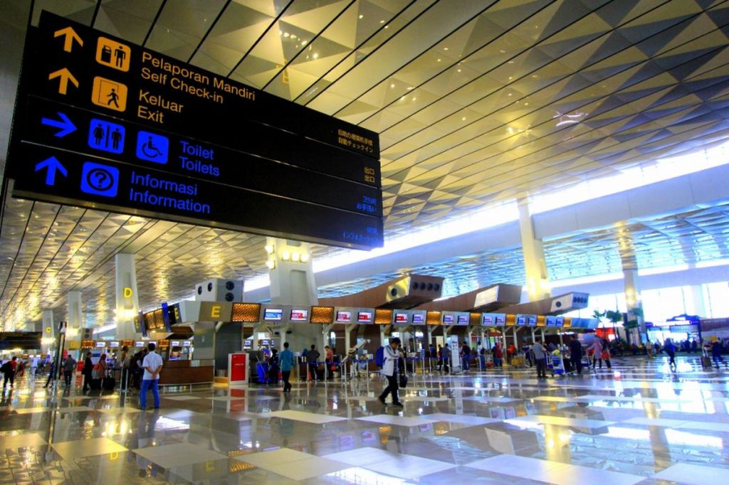 Bandara Soetta Geger Kepulan Asap, Kendaraan Operasional Alami Gangguan Teknis