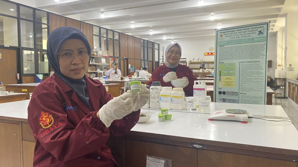 Dosen Ubaya Ciptakan Gel Berbahan Daun Sendok Berkhasiat Obati Luka Pasien Diabetes