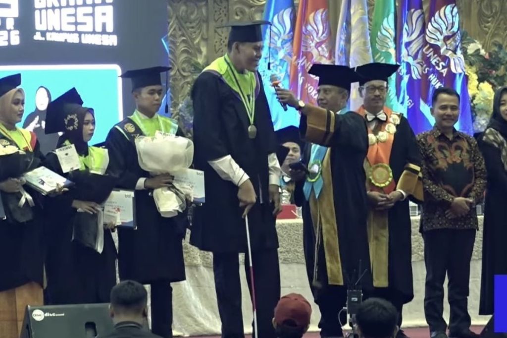 Kisah Inspiratif El Tarigan, Tunanetra Lulus S1 Unesa dan Raih Beasiswa S2