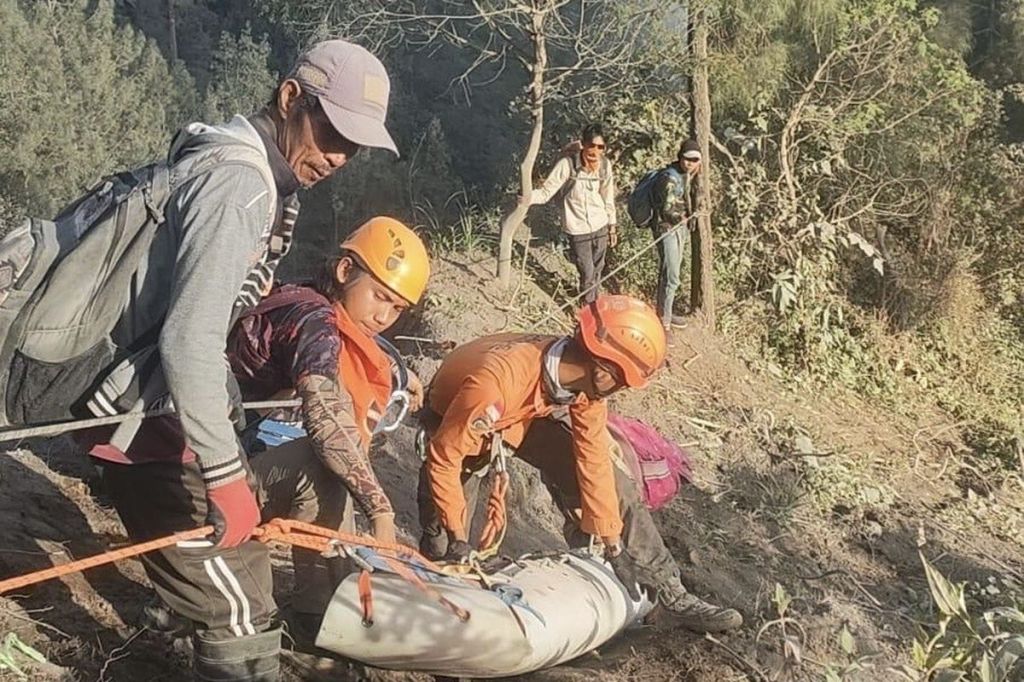 Pendaki Terperosok di Jalur Ilegal, TNBTS Perketat Pengamanan Semeru