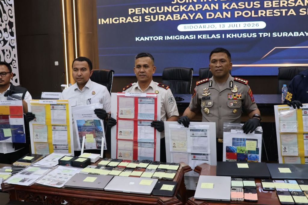 Imigrasi dan Polresta Sidoarjo Bongkar Dugaan Penyalahgunaan Data Pribadi, 15 WNA Diamankan