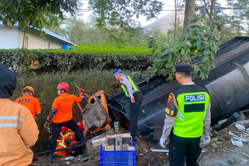 Truk Tangki Diduga Rem Blong, Tabrak Tiga Kendaraan di Wonosobo, Sopir Tewas