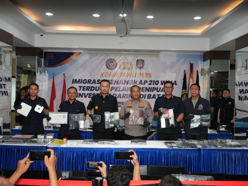 Ratusan WNA Diduga Terlibat Penipuan Investasi Daring Diamankan Imigrasi di Batam