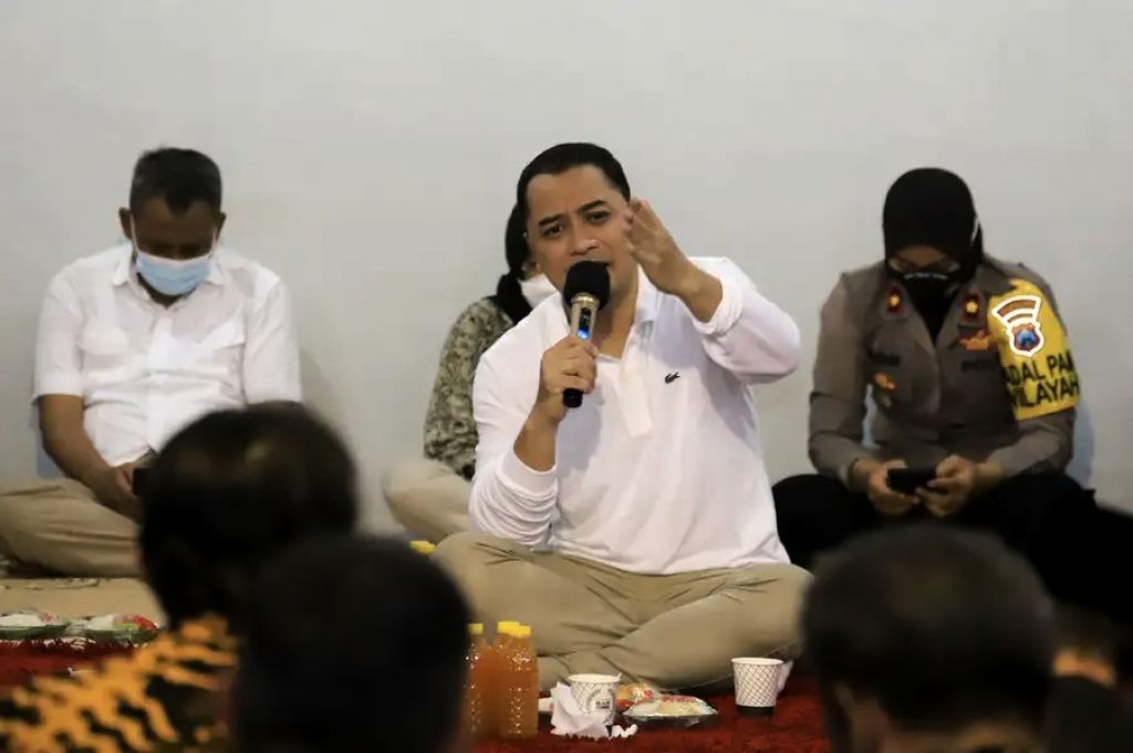 Serap Uneg-Uneg Melalui Cangkrukan, Eri: Harap Masalah Warga Selesai di Kelurahan