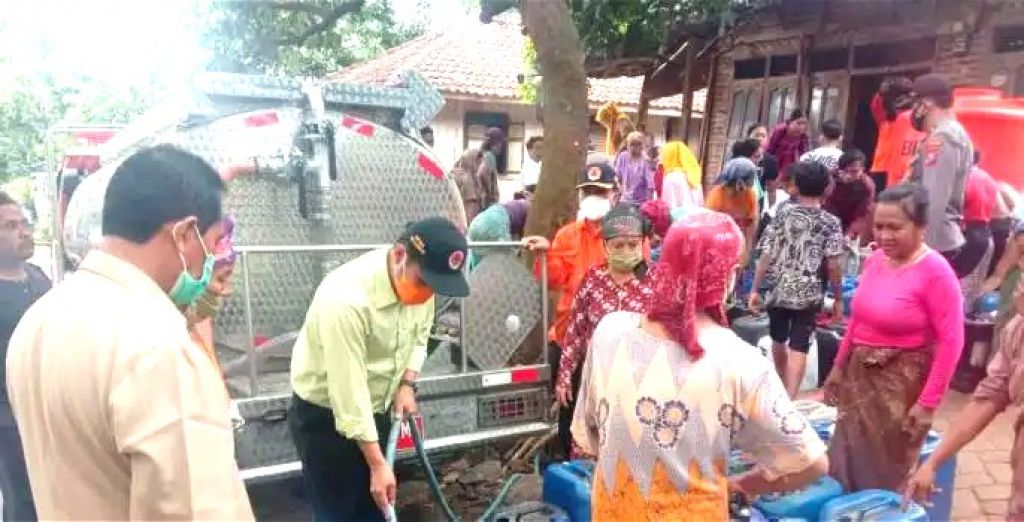 Sebagian Wilayah Masih Kekeringan, Pemkab Pasuruan Salurkan Air Bersih
