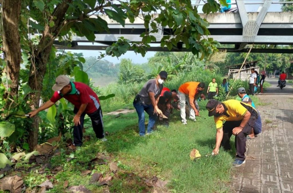 Memasuki Musim Hujan, Polsek Kasiman Gelar Kerja Bakti dan Sosialisasi Banjir
