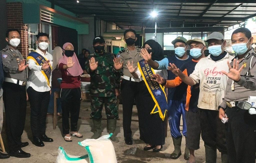 Peduli Banjir Bandang Kota Batu, Satlantas Polres Situbondo Kirim Bantuan