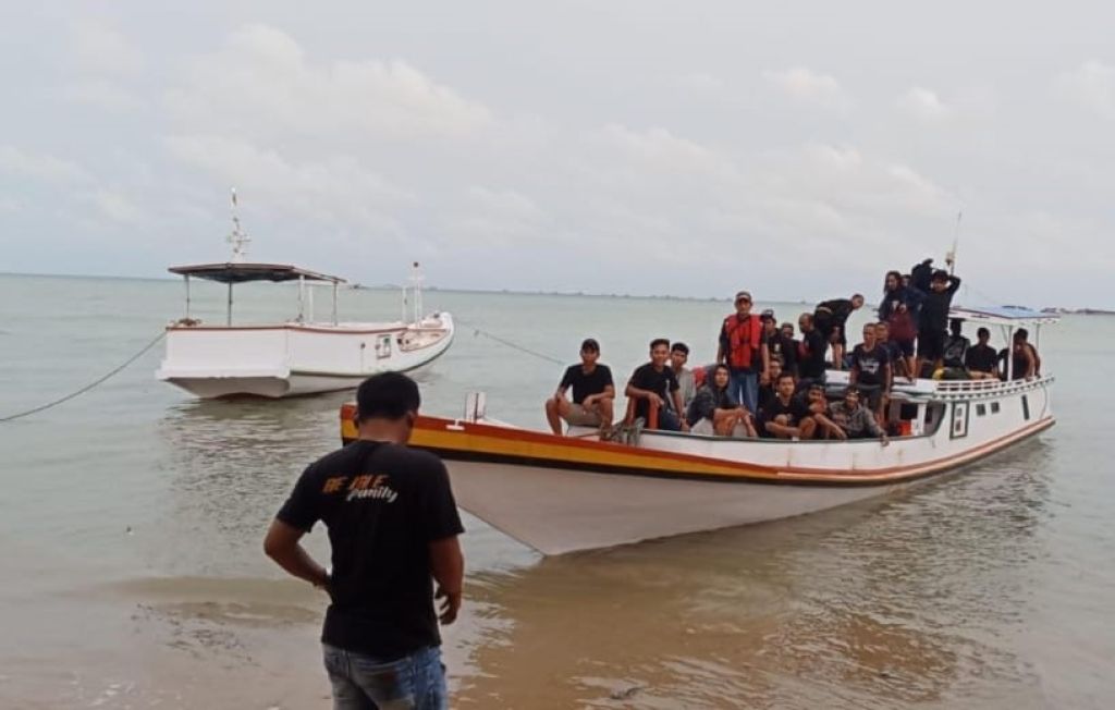 KM Bahtera Mega Tenggelam di Masalembu: 20 ABK Selamat, Nahkoda Dilaporkan Hilang
