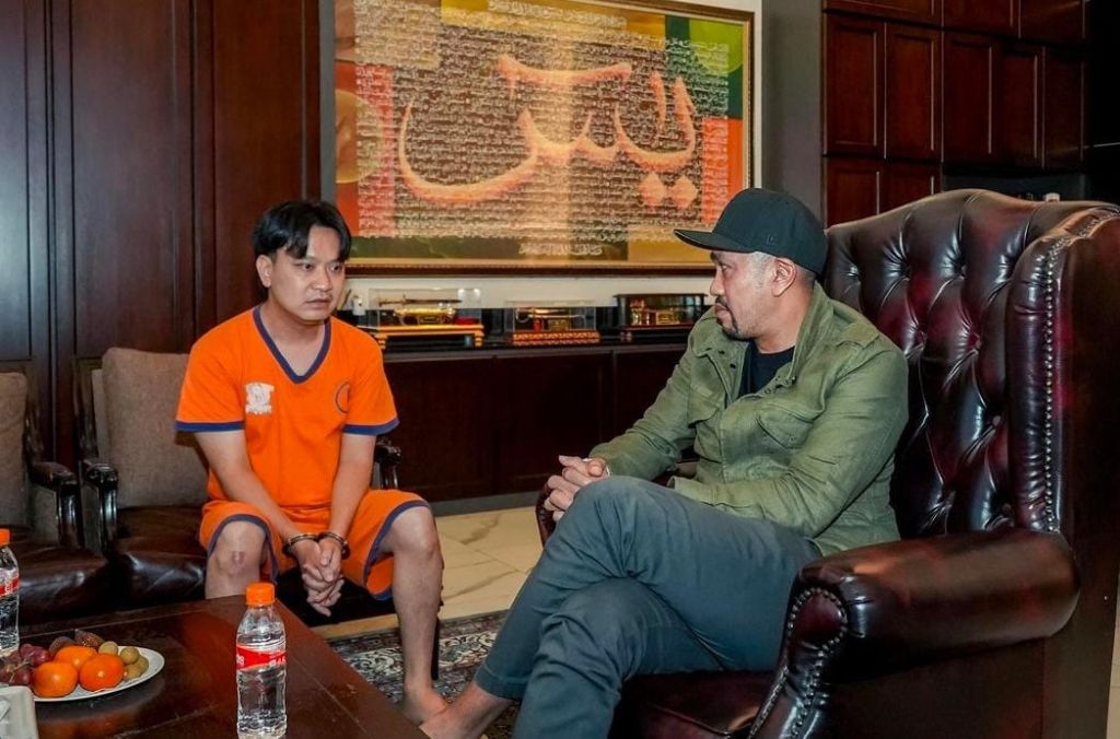 Penampakan Ivan Sugiamto Ketika Ditemui Ahmad Sahroni