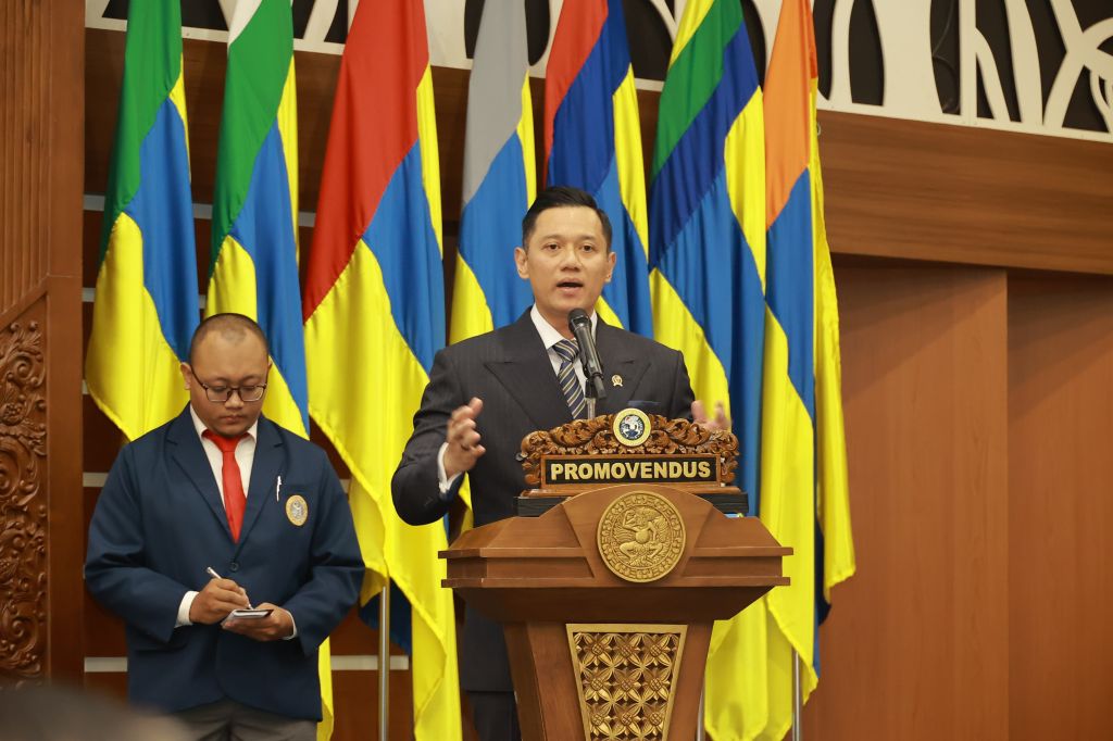 Mengintip Materi Disertasi AHY Hingga Menyabet Gelar Doktoral Bidang SDM di Unair