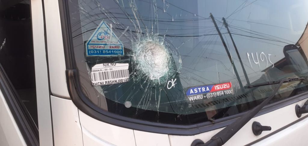 Aksi Lempar Batu Resahkan Pengguna Jalan di Banyuwangi