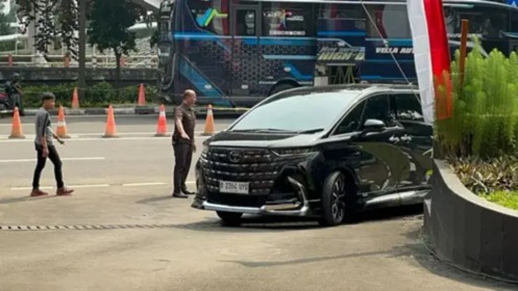 Bukan Milik Pribadi, KPK Pulangkan Alphard Operasional Immanuel Ebenezer