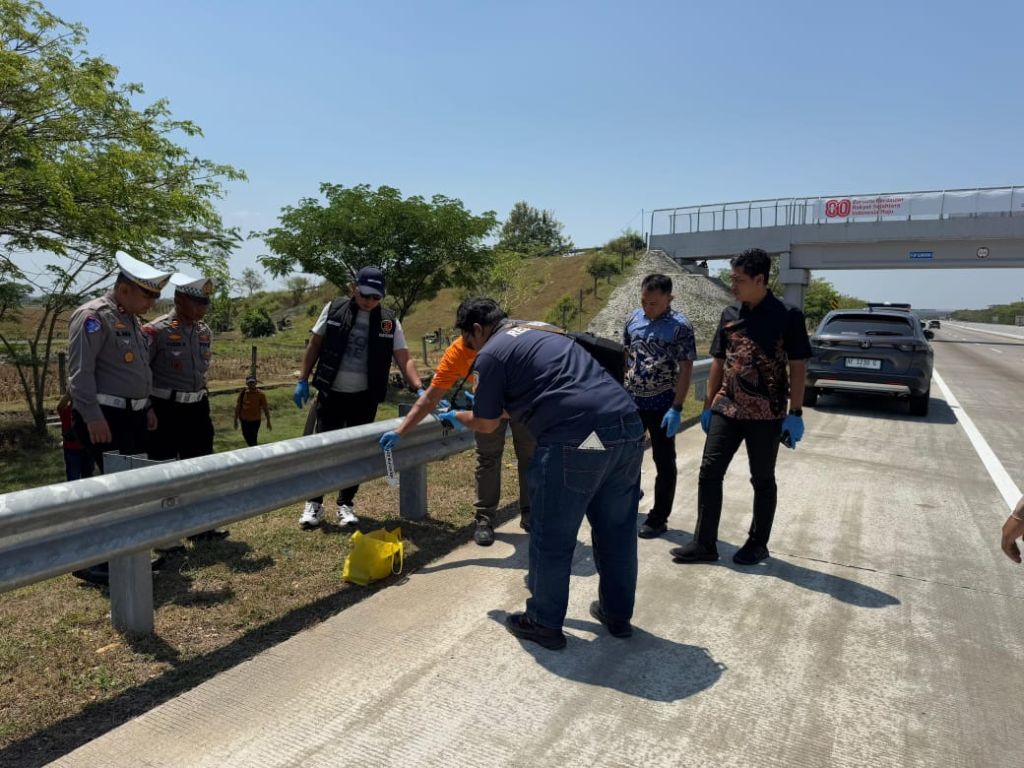 Ratusan Butir Amunisi dalam Tas Ditemukan di Tol Madiun