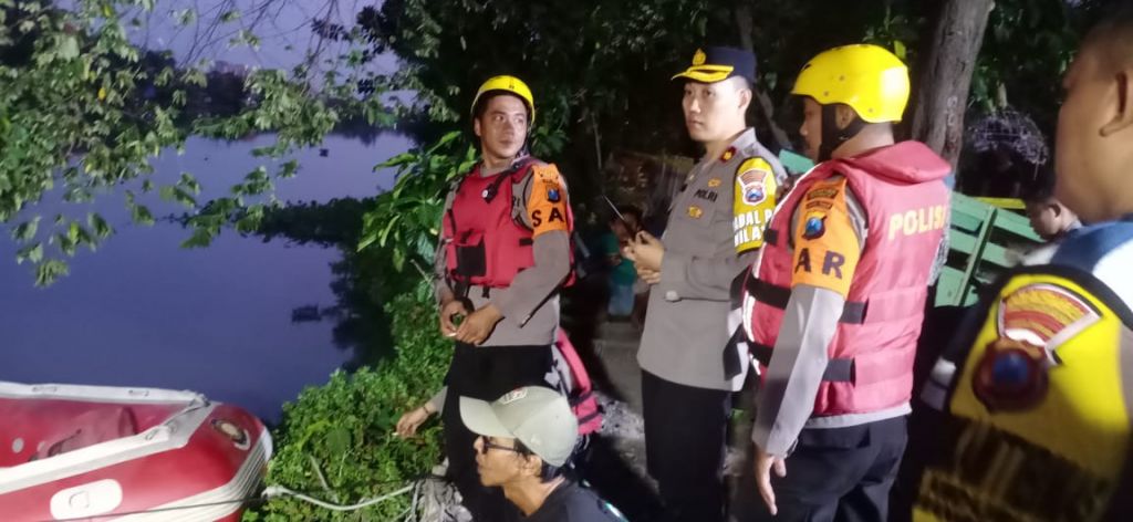 1 dari 2 Anak yang Dilaporkan Tenggelam di Rolak Gunungsari, Surabaya Ditemukan Tewas