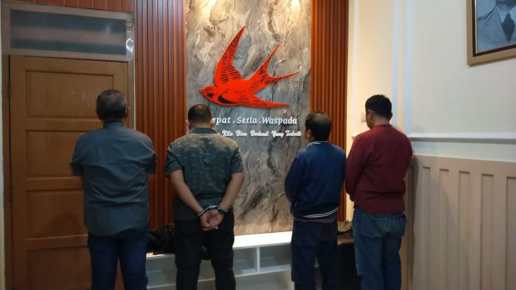 4 Anggota BIN Gadungan Disergap di Mojokerto, Tipu Warga Rp300 Juta