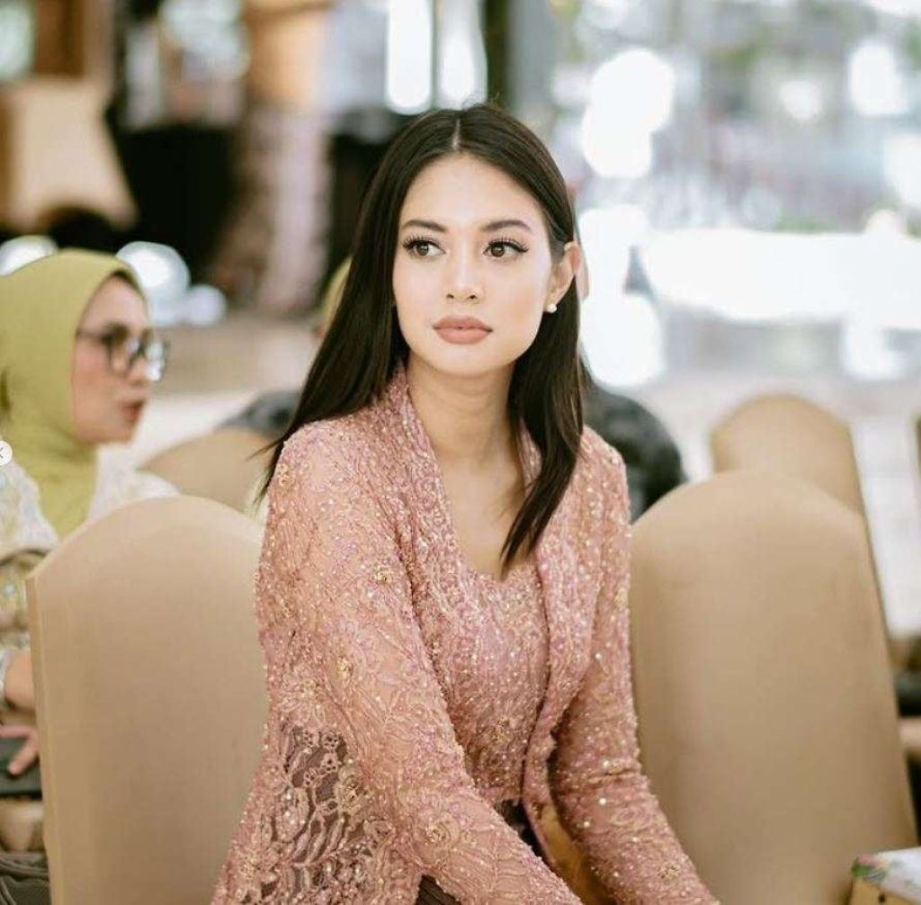 Aurelie Moeremans Minta Pembaca Tak Berspekulasi soal Tokoh di Broken Strings