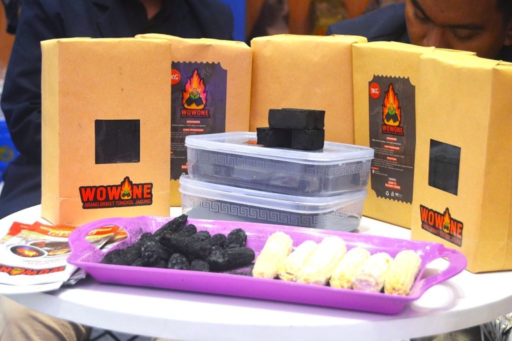 Bahan Bakar Alternatif Berbahan Limbah Bonggol Jagung Karya Mahasiswa Vokasi Unesa