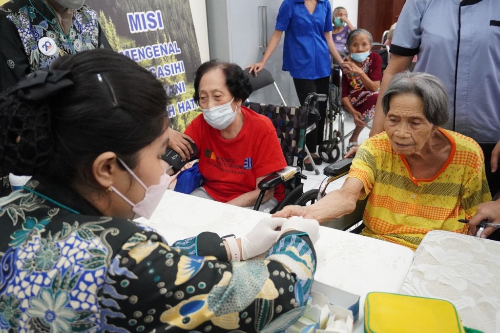 Baksos dan Medical Checkup Gratis di HUT Ke-20 RSIA Lombok Dua Dua Surabaya