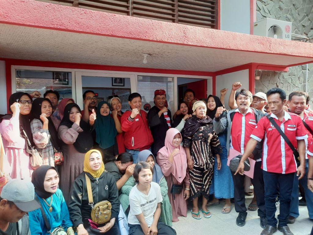 Pilkada 2024, Ratusan Emak-Emak Kawal Bang Ipoel Kembalikan Formulir Pendaftaran