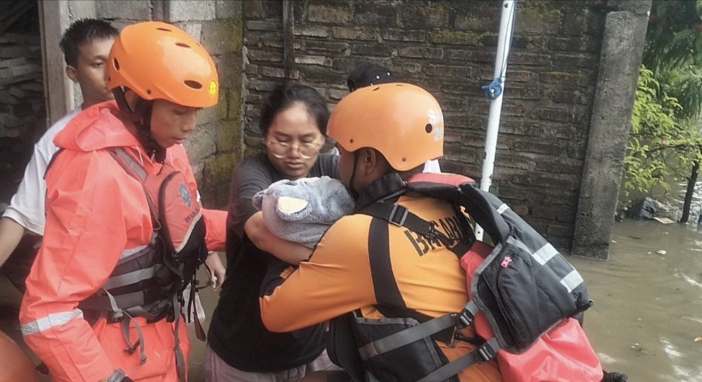 Banjir Kepung Denpasar, Balita Hingga Lansia Dievakuasi
