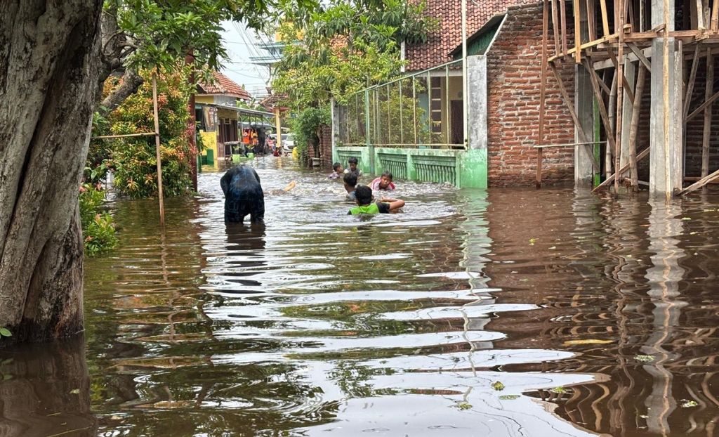 Dua Hari Terendam Banjir, Warga di Pasuruan Ngaku Belum Tersentuh Bantuan