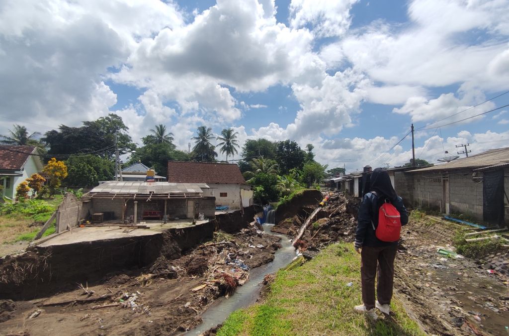 Bantaran Sungai Kali Apur Banyuwangi Diterjang Banjir, Sejumlah Rumah Warga Terancam