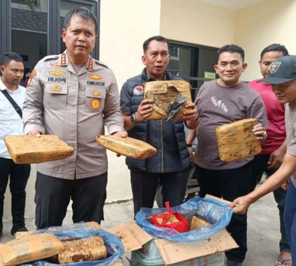 Polisi Sita 30 Kilogram Ganja dari Kontrakan di Bekasi, Diduga Terkait Jaringan Sumat