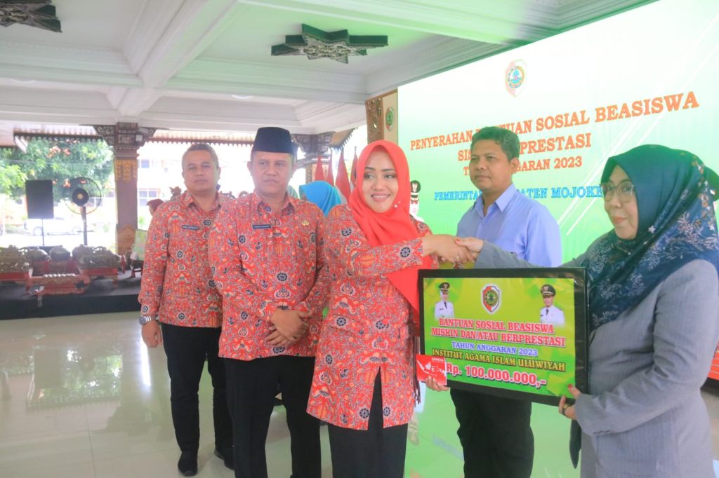 190 Pelajar dan Mahasiswa Berprestasi Terima Beasiswa dari Pemkab Mojokerto