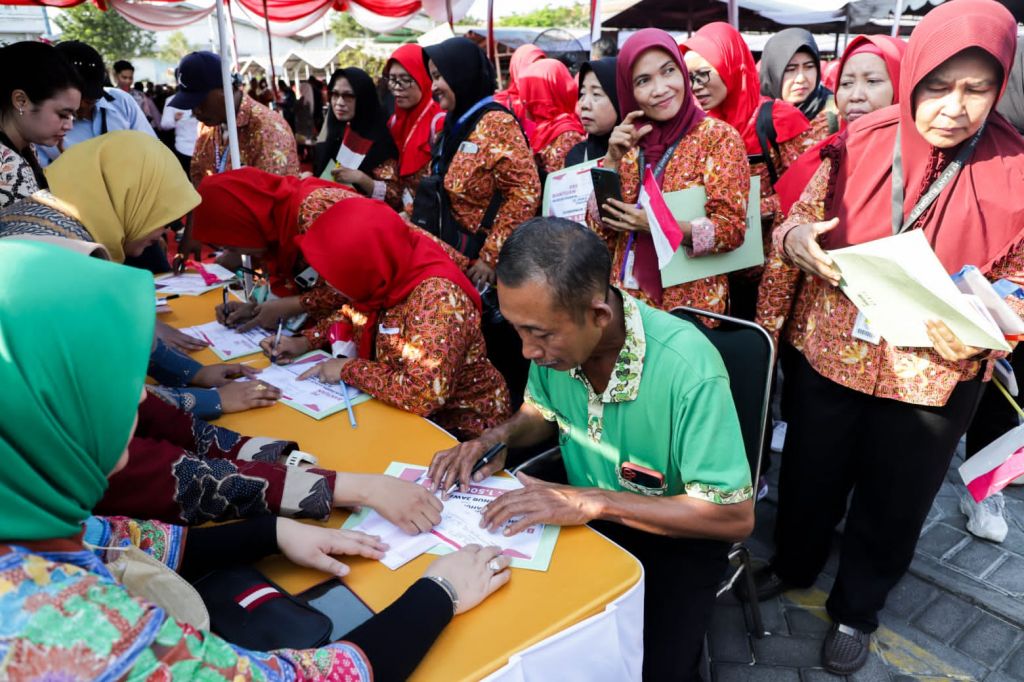Senyum Bahagia Para Pekerja IHT Terima BLT dari Pemerintah