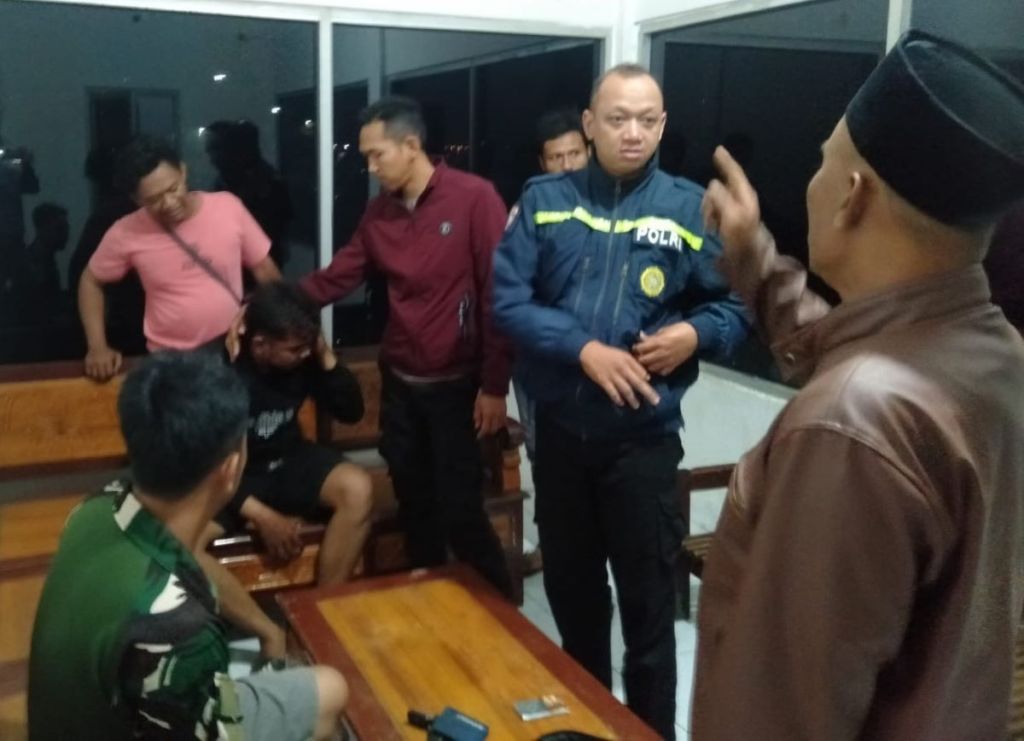 Tepergok Bobol Warung di Pantai Pasir Putih Pria Situbondo Babak Belur