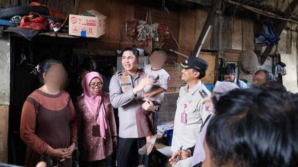 Polres Jaktim Pulangkan Bocah Pemulung ke Pangkuan Ibu di Sumedang